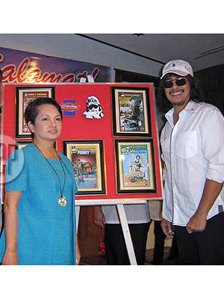 caparas with gma Carlo J. Caparas with her patron, Mrs. Gloria Arroyo (photo from the pep.ph)