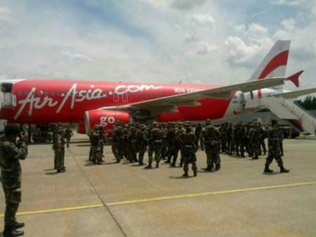 Presidential cousin and funder Tonyboy Cojuangco's AirAsia pals transport Malaysian army reinforcements to Sabah. (Photo from Borneo Inside)